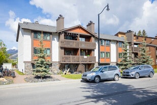 223 Muskrat St in Banff, AB - Building Photo
