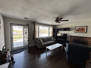 17 Rock Ridge Rd in Waterford, CT - Building Photo - Building Photo