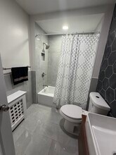 211 Wilson Ave, Unit #1 in Kearny, NJ - Foto de edificio - Building Photo