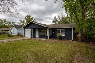 4710 El Paso Ave in Beaumont, TX - Building Photo