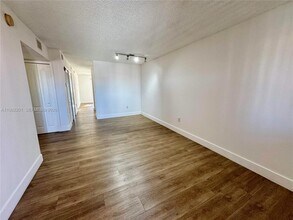 4681 NW 9th St in Miami, FL - Building Photo - Building Photo