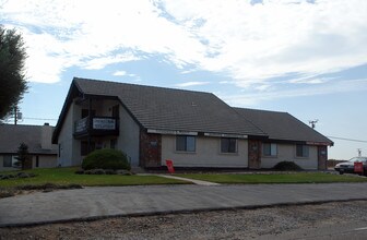 18275 Bear Valley Outer Hwy in Hesperia, CA - Building Photo - Building Photo