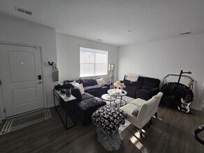 5101 Cora Anne Ln in Virginia Beach, VA - Building Photo - Building Photo