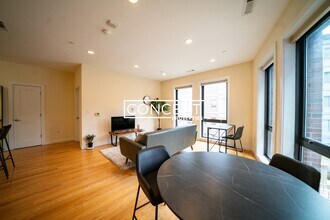 9 Miner St, Unit 406 in Boston, MA - Building Photo - Building Photo