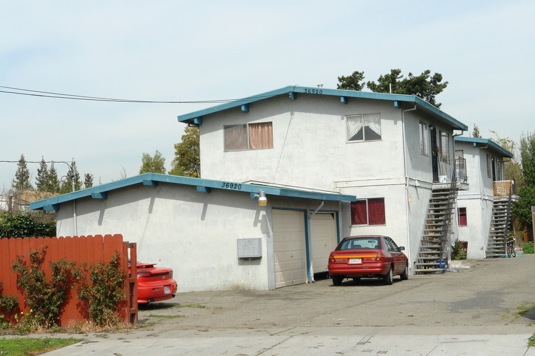36920 Mulberry St in Newark, CA - Foto de edificio