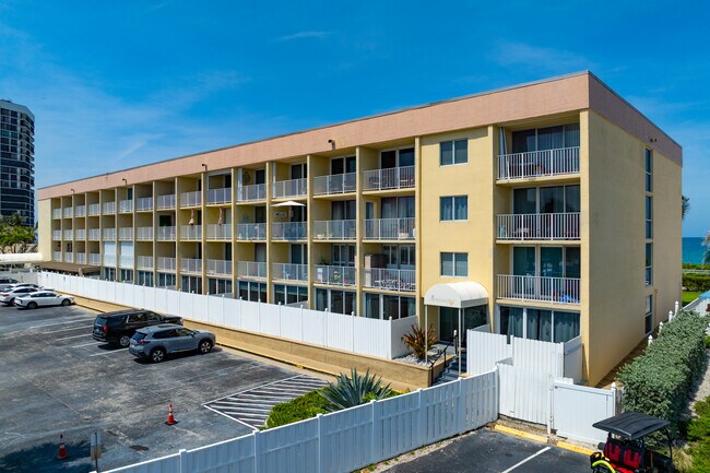 The Island Beach Resort in Jensen Beach, FL - Building Photo - Building Photo