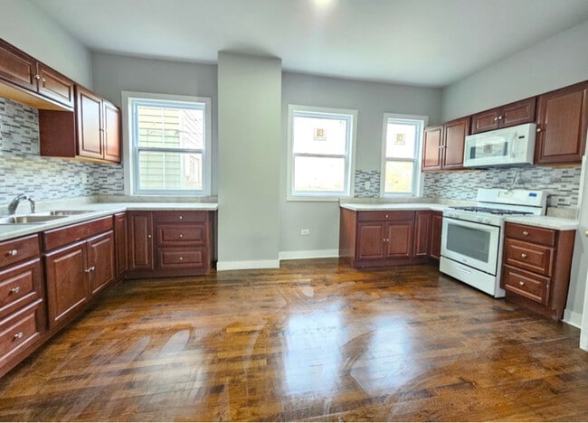 121 N Menard Ave in Chicago, IL - Building Photo - Building Photo