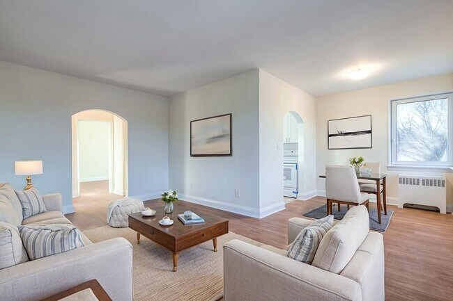 36 Wood Glen Rd in Toronto, ON - Building Photo - Building Photo