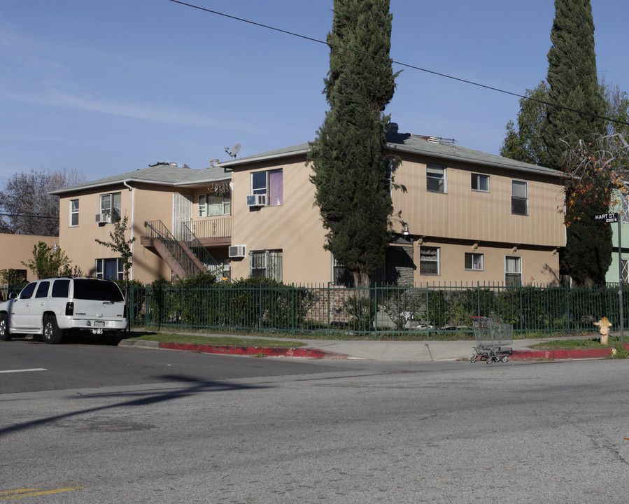 7003 Fulton Ave in North Hollywood, CA - Foto de edificio