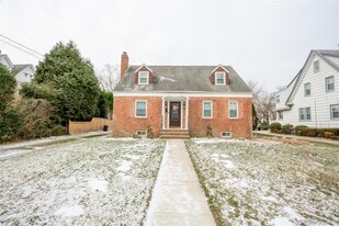 66 Denton Ave in East Rockaway, NY - Building Photo