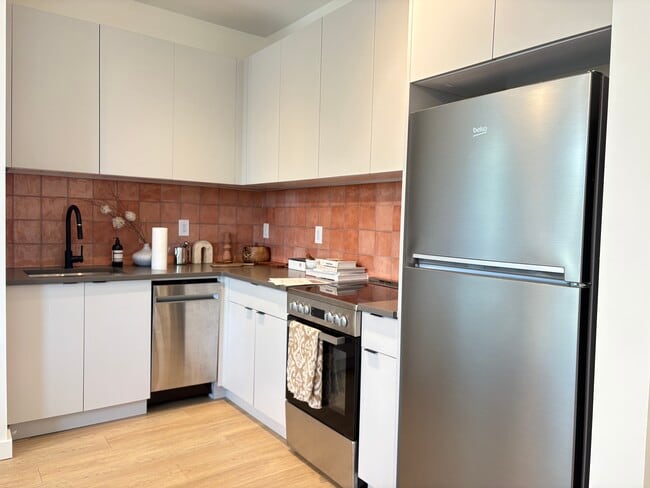 328 Pacific Ave, Unit B01