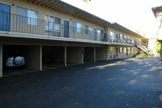 Alamar Gardens in Santa Barbara, CA - Building Photo - Building Photo