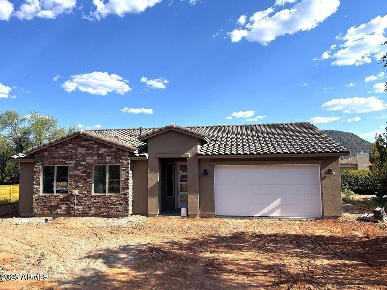375 Verde Valley School Rd in Sedona, AZ - Building Photo