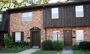 Georgetown South Townhomes Apartments in Vestavia, AL - Building Photo - Building Photo