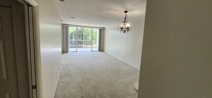 14831 Park Lake Dr in Ft. Myers, FL - Building Photo - Building Photo