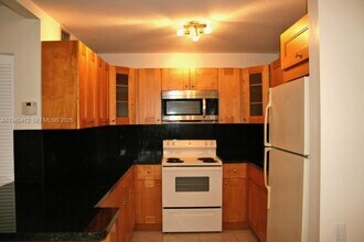 8820 SW 123rd Ct in Miami, FL - Foto de edificio - Building Photo