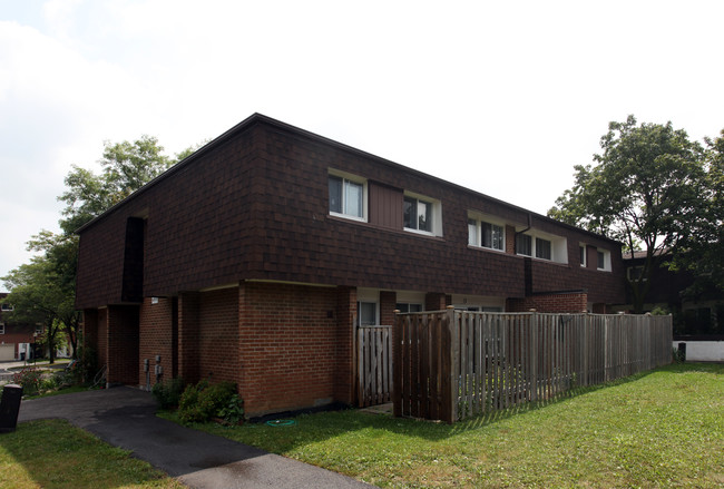 438 Silverstone Dr in Toronto, ON - Building Photo - Building Photo