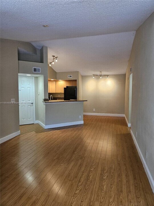 731 Vista Isles Dr in Plantation, FL - Building Photo