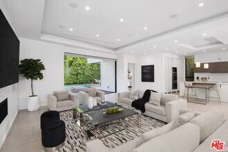 350 N Harper Ave in West Hollywood, CA - Building Photo - Building Photo