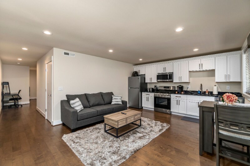 10406 2nd Pl SW in Seattle, WA - Building Photo