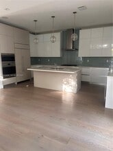 8231 NW 48th St in Doral, FL - Building Photo - Building Photo