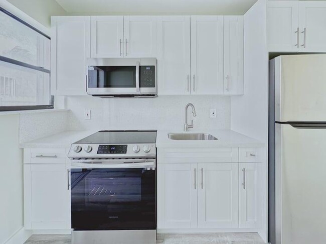 1010 Opa-Locka Blvd in Miami, FL - Building Photo - Building Photo