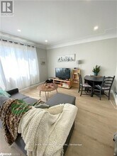 889 Fennell Ave E in Hamilton, ON - Building Photo - Building Photo