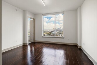 5280 Caroline St in Houston, TX - Building Photo - Building Photo