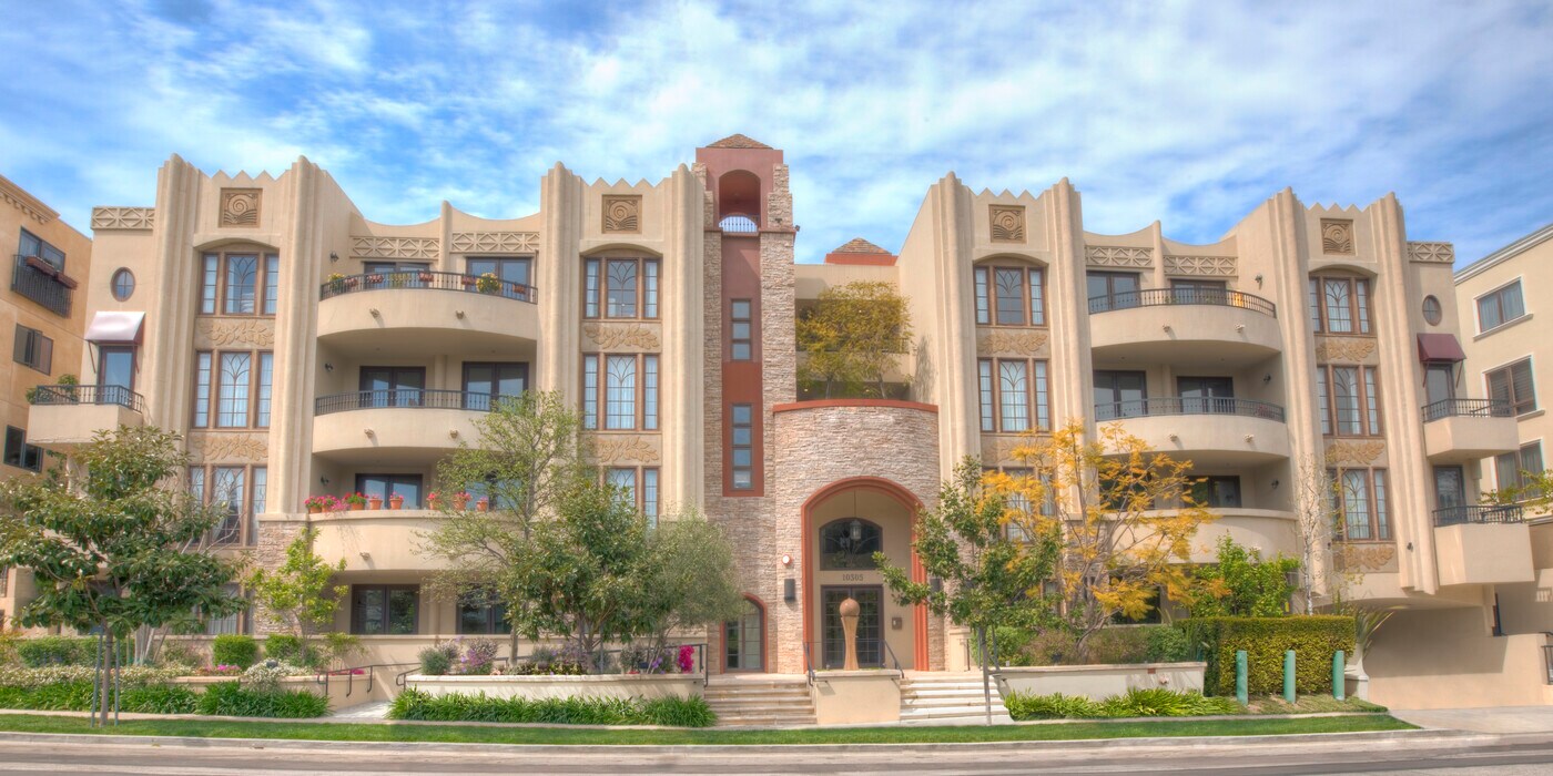 10305 Almayo Ave, Unit 301 in Los Angeles, CA - Building Photo