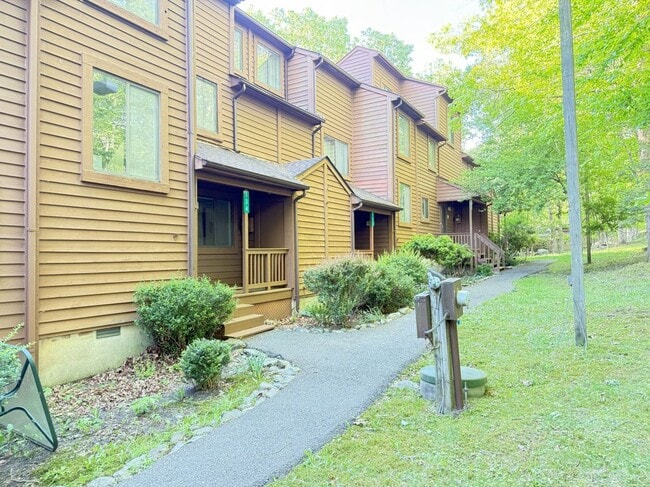 134 English Ct in Bushkill, PA - Building Photo - Building Photo