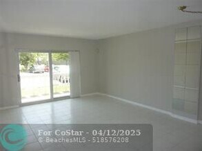 1831 NE 38th St in Fort Lauderdale, FL - Foto de edificio - Building Photo