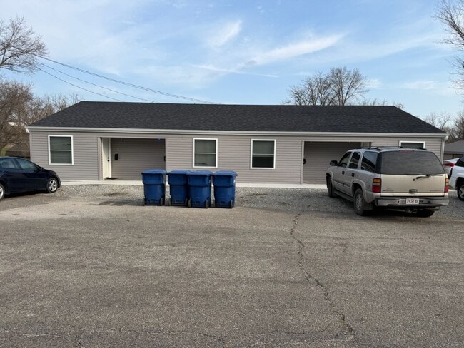 313 W Mill St in Houston, MO - Building Photo - Building Photo