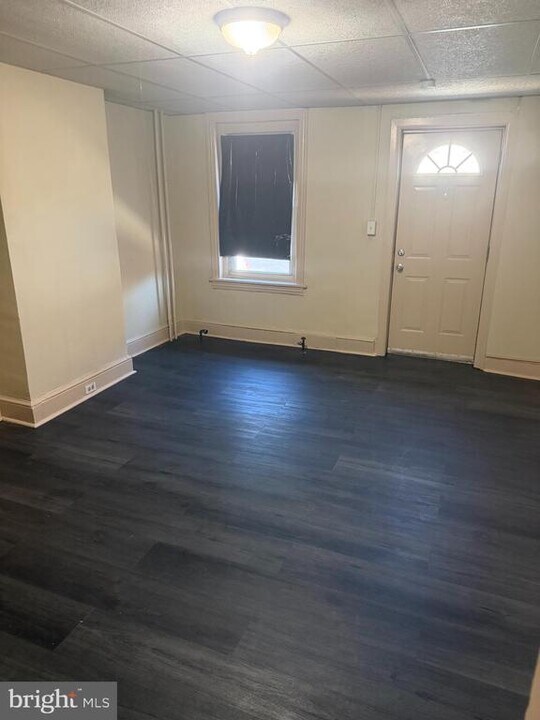 352 E Airy St in Norristown, PA - Building Photo