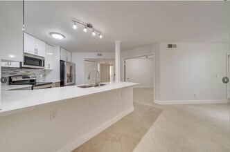 4035 W McNab Rd, Unit F110 in Pompano Beach, FL - Building Photo - Building Photo
