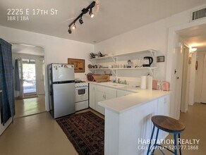 2225 E 17th St in Tucson, AZ - Building Photo - Building Photo