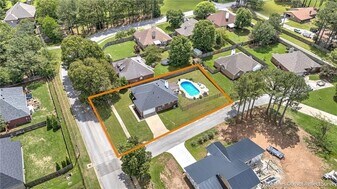 2046 Pine Woods Rd in Springdale, AR - Building Photo