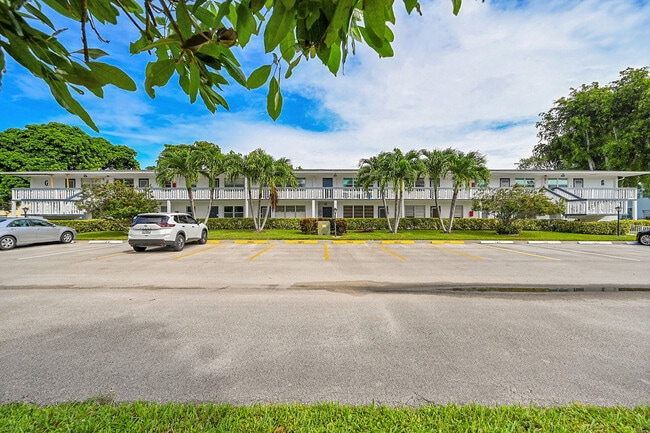 154 Upminster G in Deerfield Beach, FL - Building Photo - Building Photo