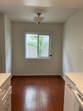 324 E Valencia Ave in Burbank, CA - Building Photo - Building Photo