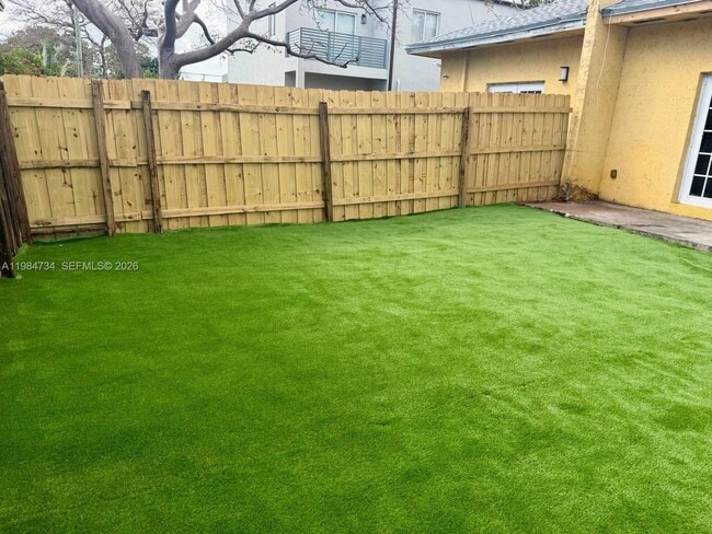 1008 NW 2nd Ave in Hallandale Beach, FL - Building Photo - Building Photo