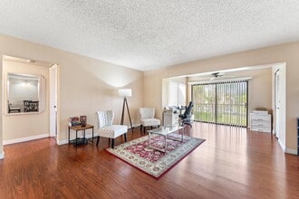 524 Shady Pine Way in Greenacres, FL - Building Photo - Building Photo
