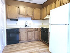 2016 Oakdale Rd in Charlotte, NC - Building Photo - Building Photo