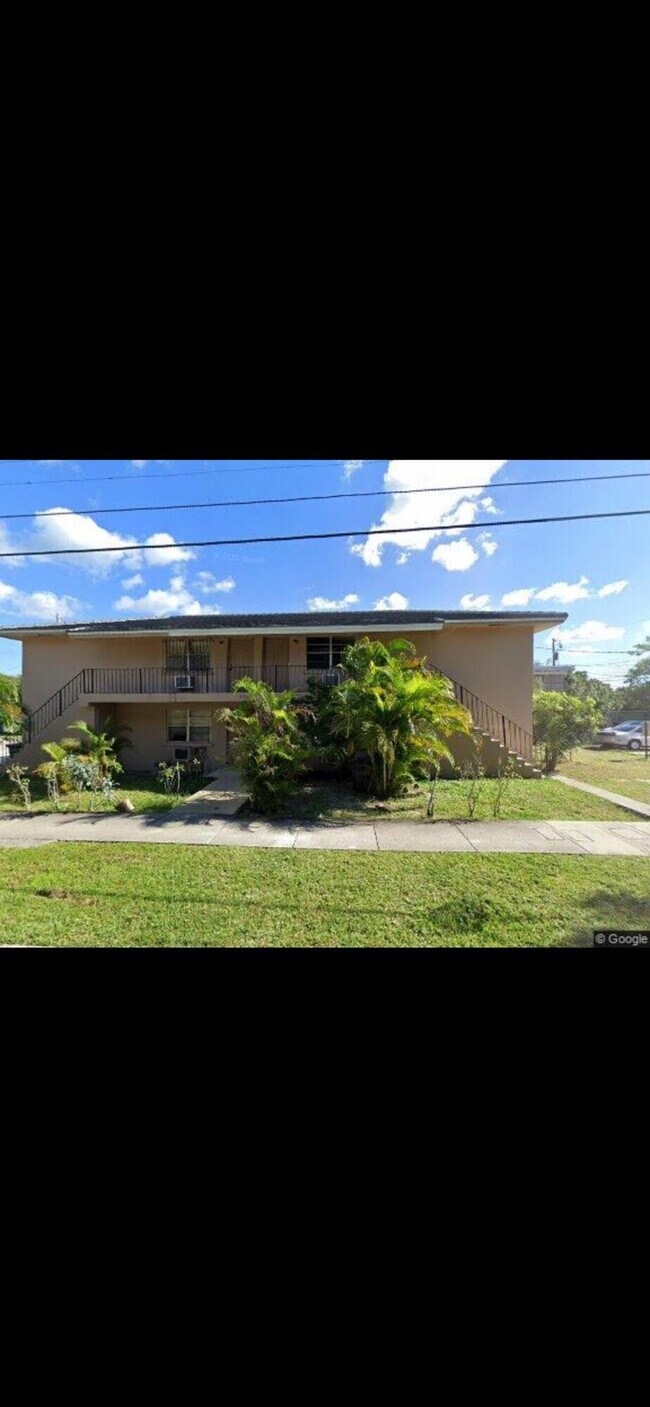 property at 1120 N Sapodilla Ave