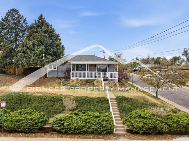 property at 701 S Navajo St