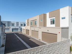 Town Surprise in Surprise, AZ - Foto de edificio - Building Photo