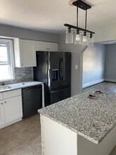 542 S Main St, Unit 542 S Main Upper in Old Forge, PA - Building Photo - Building Photo