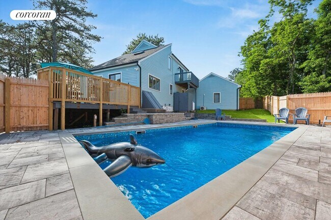 11 Lawrence Ave in Hampton Bays, NY - Building Photo - Building Photo
