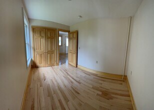 31 Loomis St, Unit 2 in Burlington, VT - Foto de edificio - Building Photo
