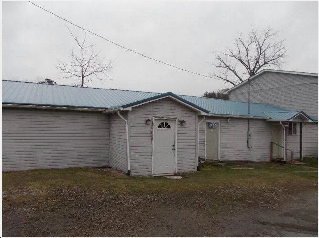 118 8th St in Beaver, WV - Building Photo