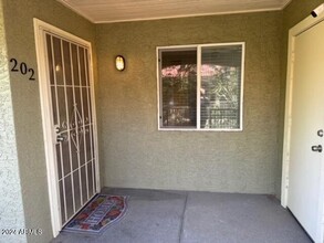 1336 E Mountain View Rd-Unit -202 in Phoenix, AZ - Building Photo - Building Photo