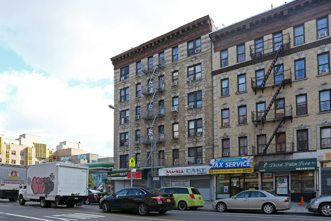 2153 Amsterdam Ave in New York, NY - Building Photo